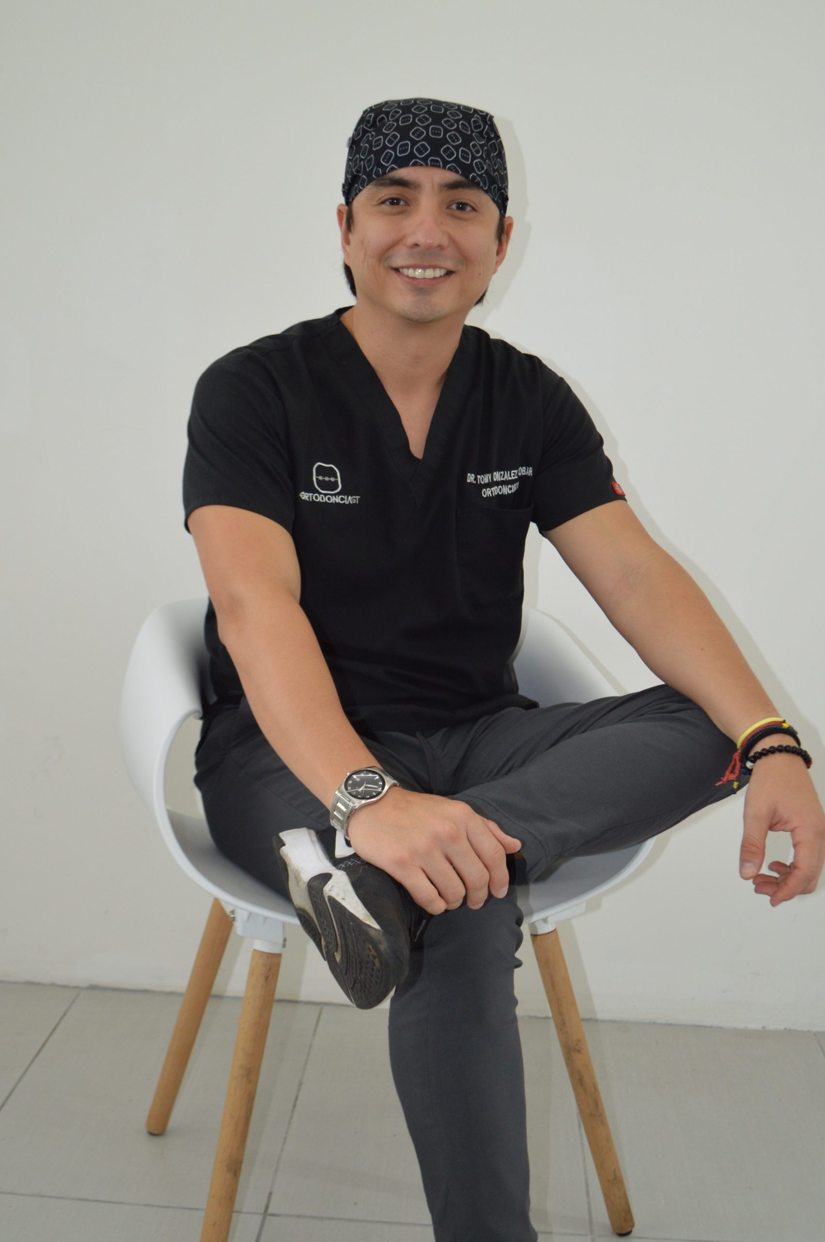 Dr. González Cóbar, Tomy